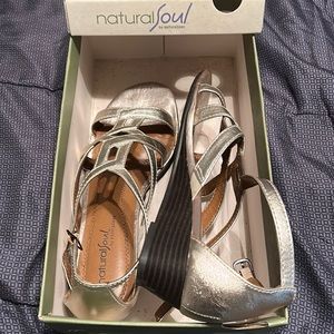 Silver shoes.  1” heel
